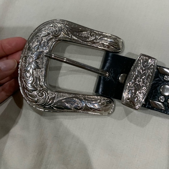 Women’s Rhinestone Belt - Picture 2 of 4